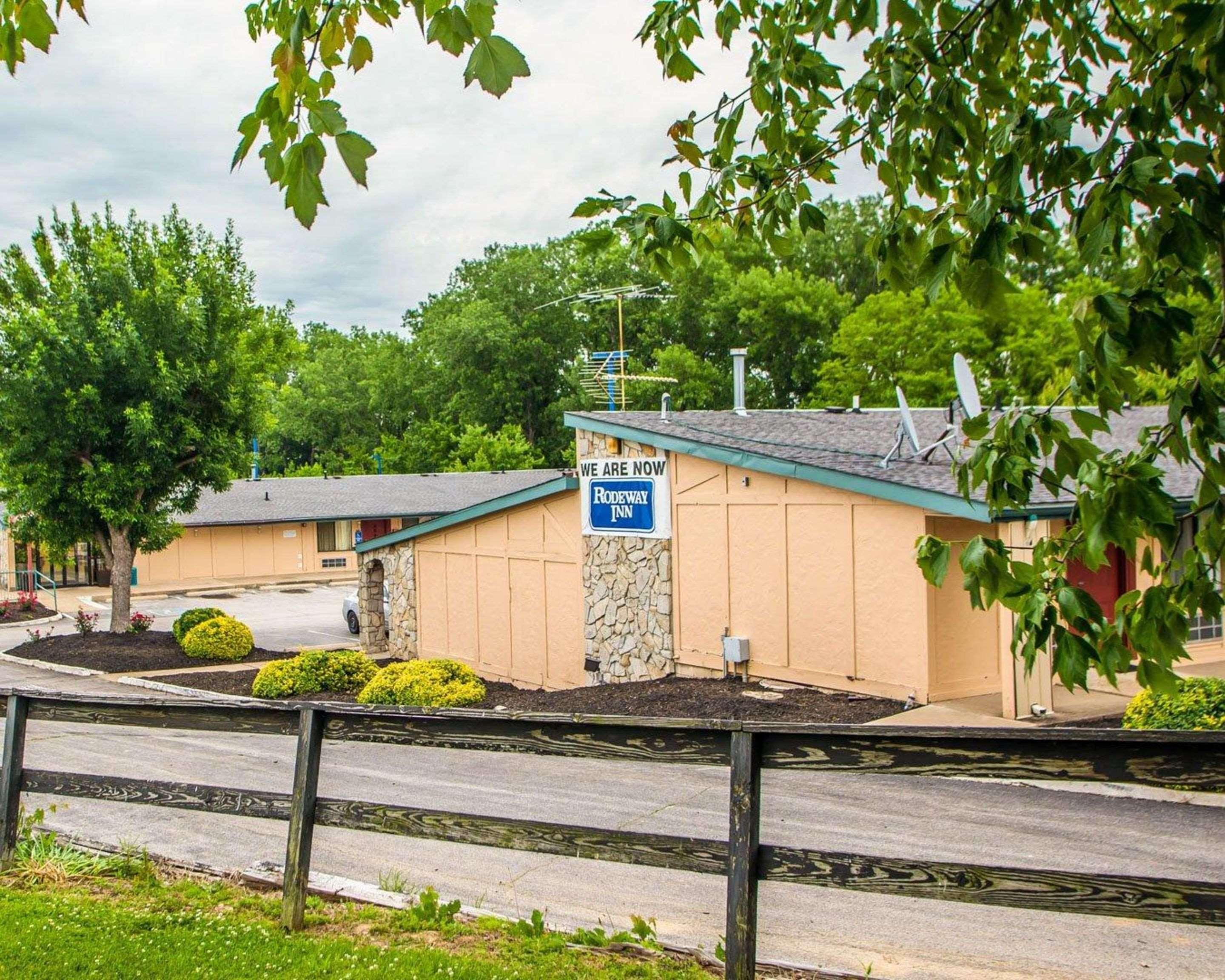 Relax Inn Saint Charles Exterior photo
